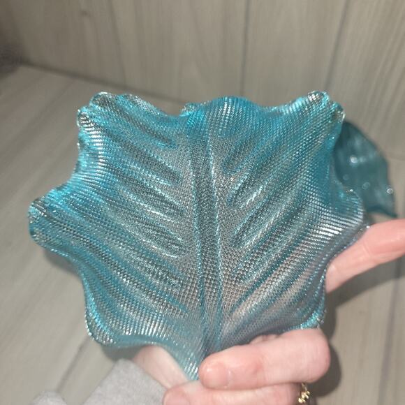 VNTG Set Of 3 Aquamarine Blue Leaf Shaped Glass Bowls Catch All Jewelry Key Dish - Picture 4 of 10